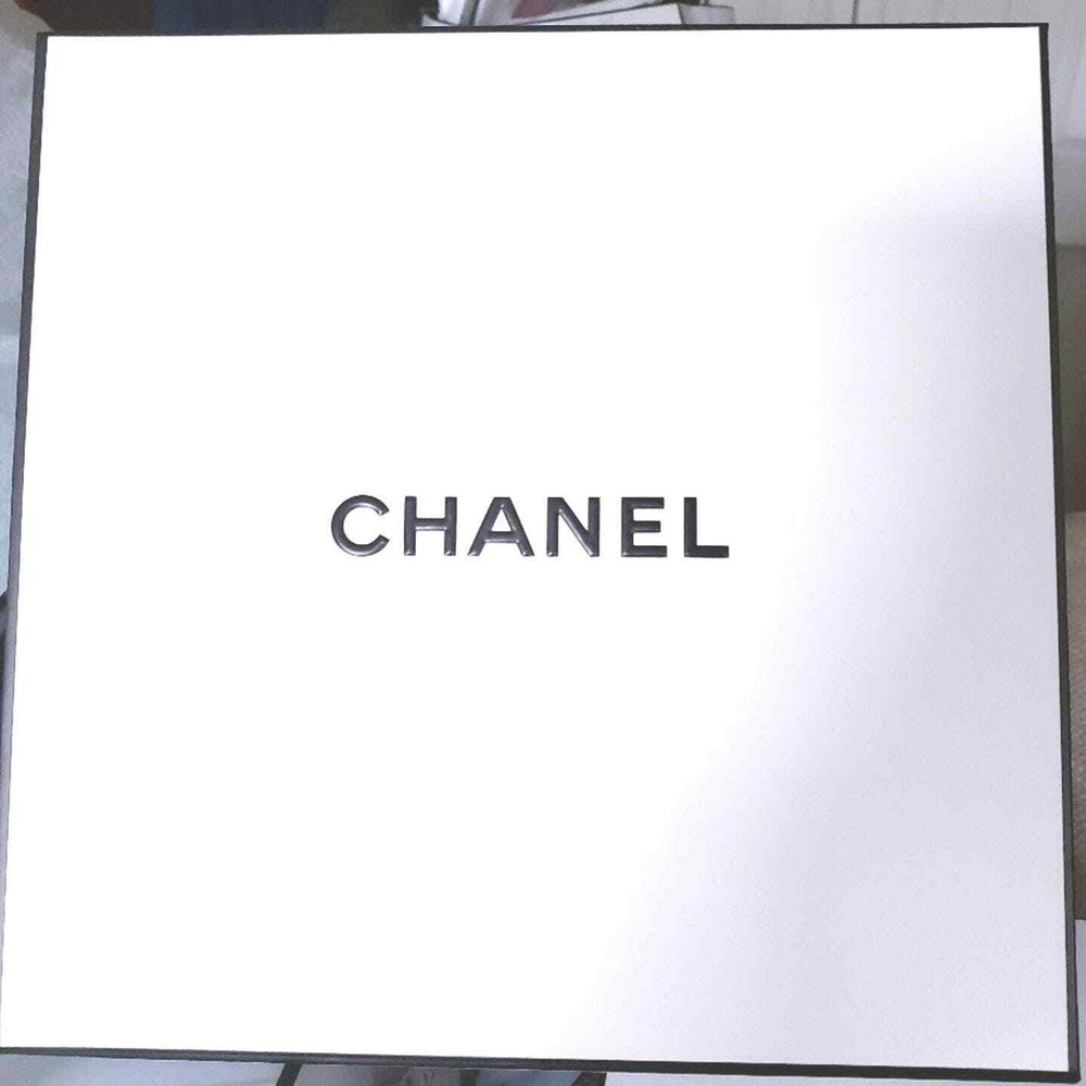 CHANEL  New White and Black 2 Piece Square Keepsake Gift Box 9x9 Party Decor